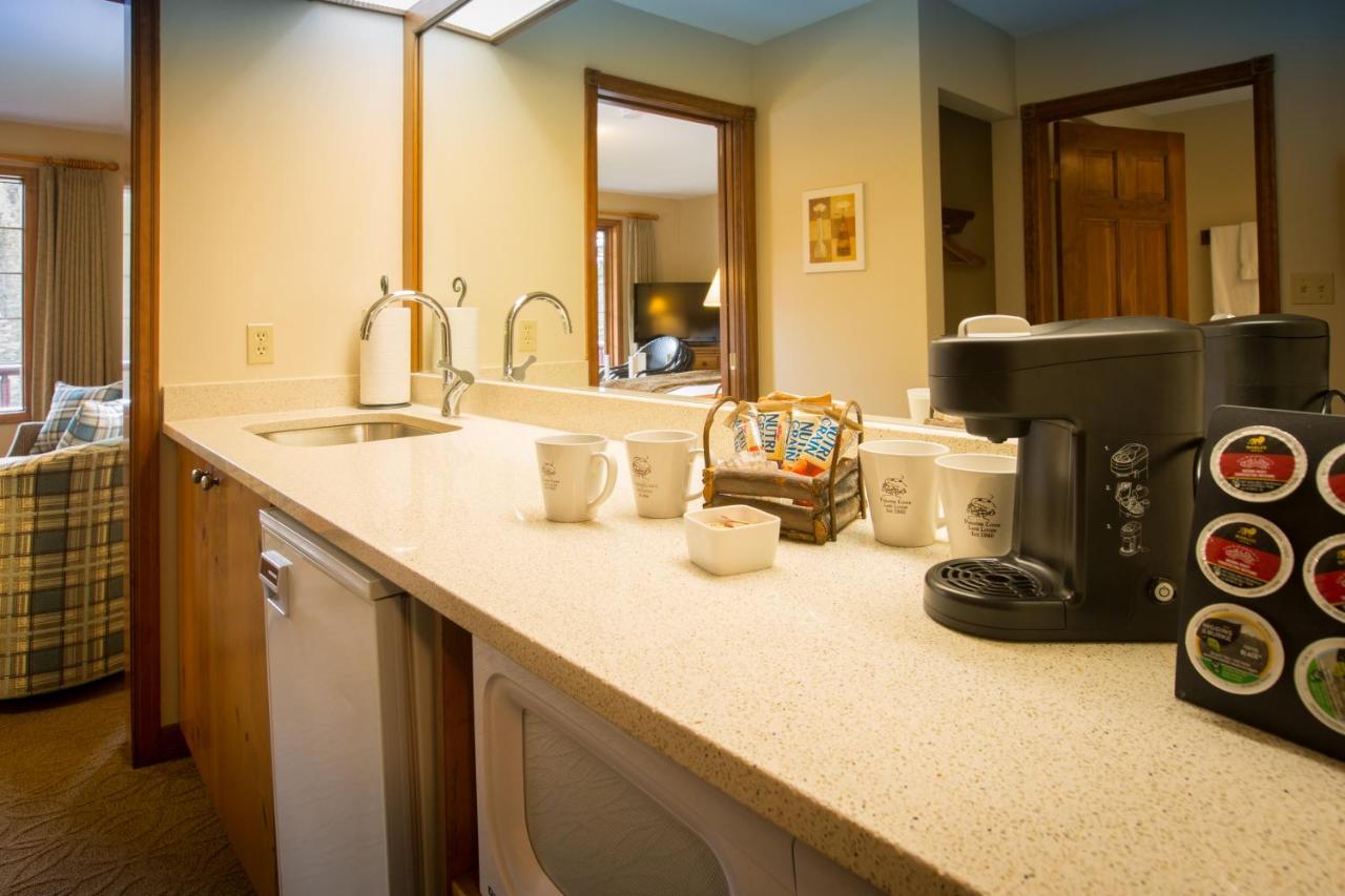 Standard Saddleback Suite, Queen, 2 Twin