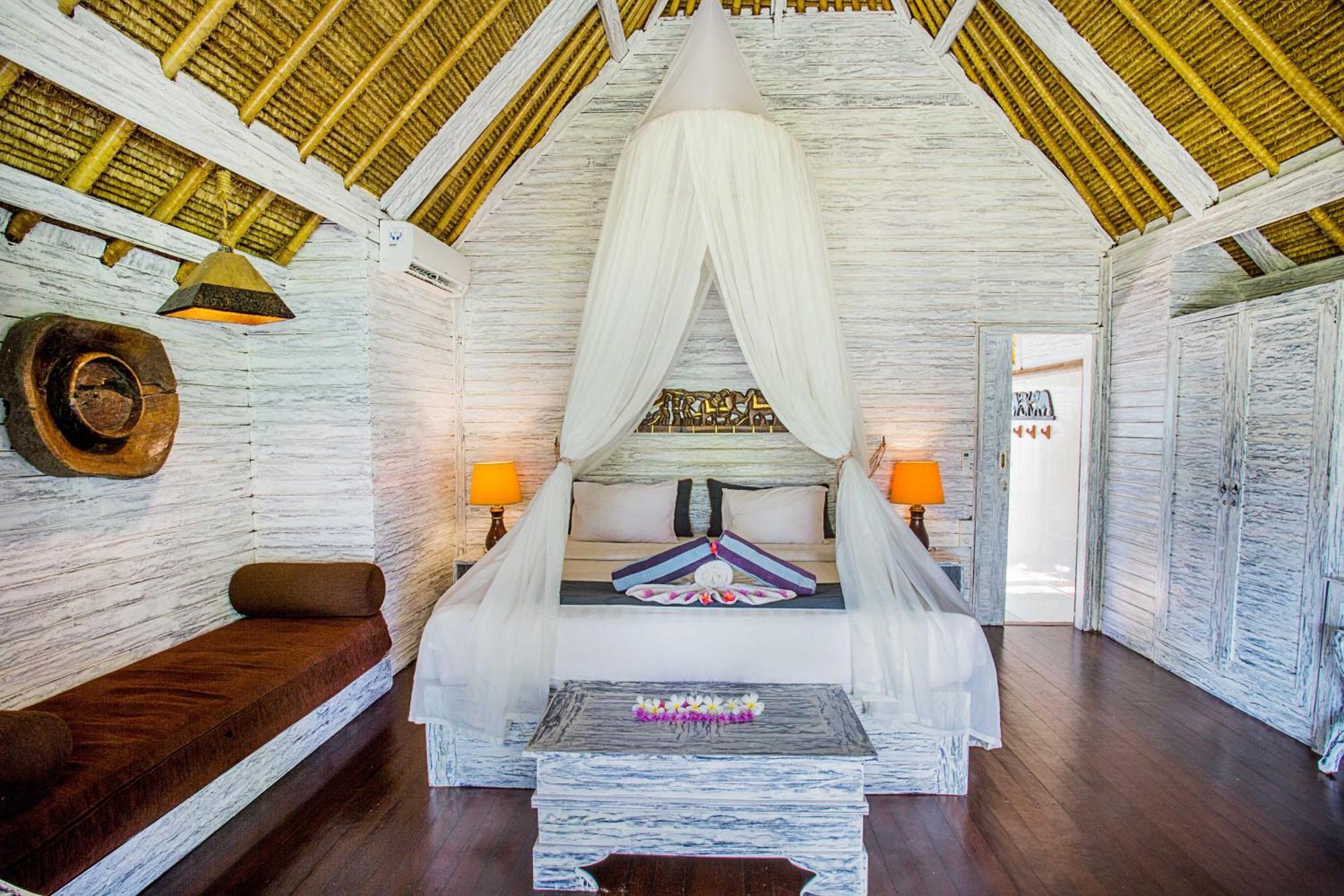 Superior One-Bedroom Huts Garden View