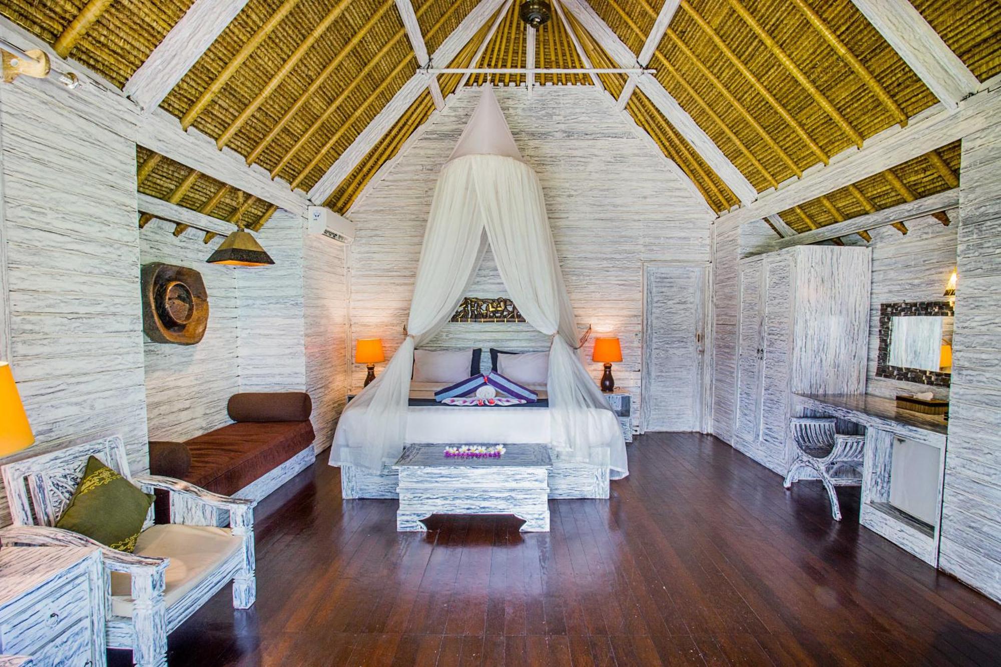 Deluxe One-Bedroom Huts Garden View