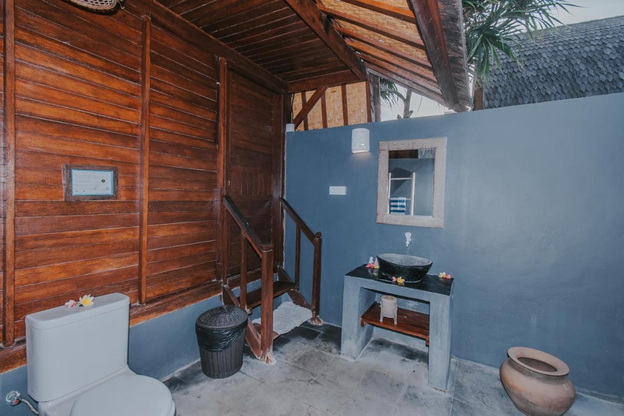 Standard Huts Garden View