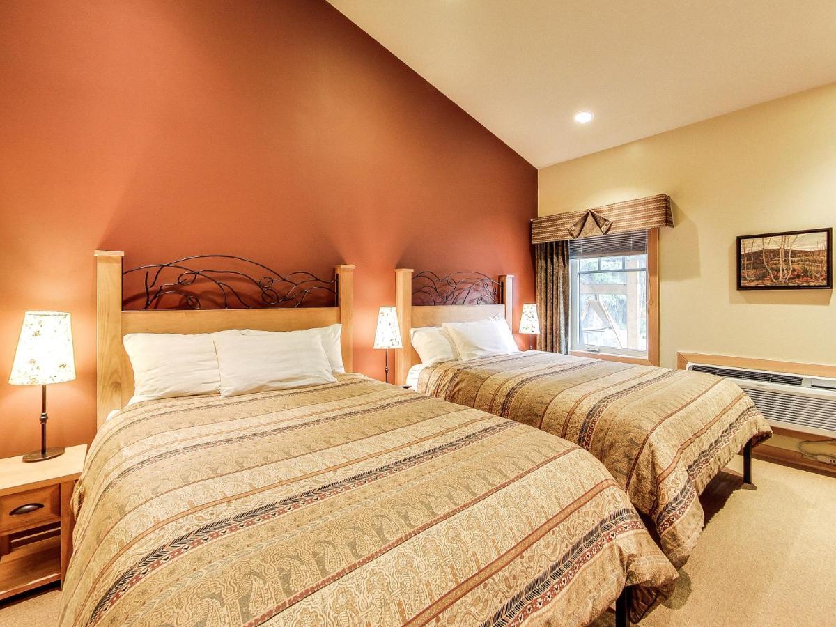 Standard Double Suite