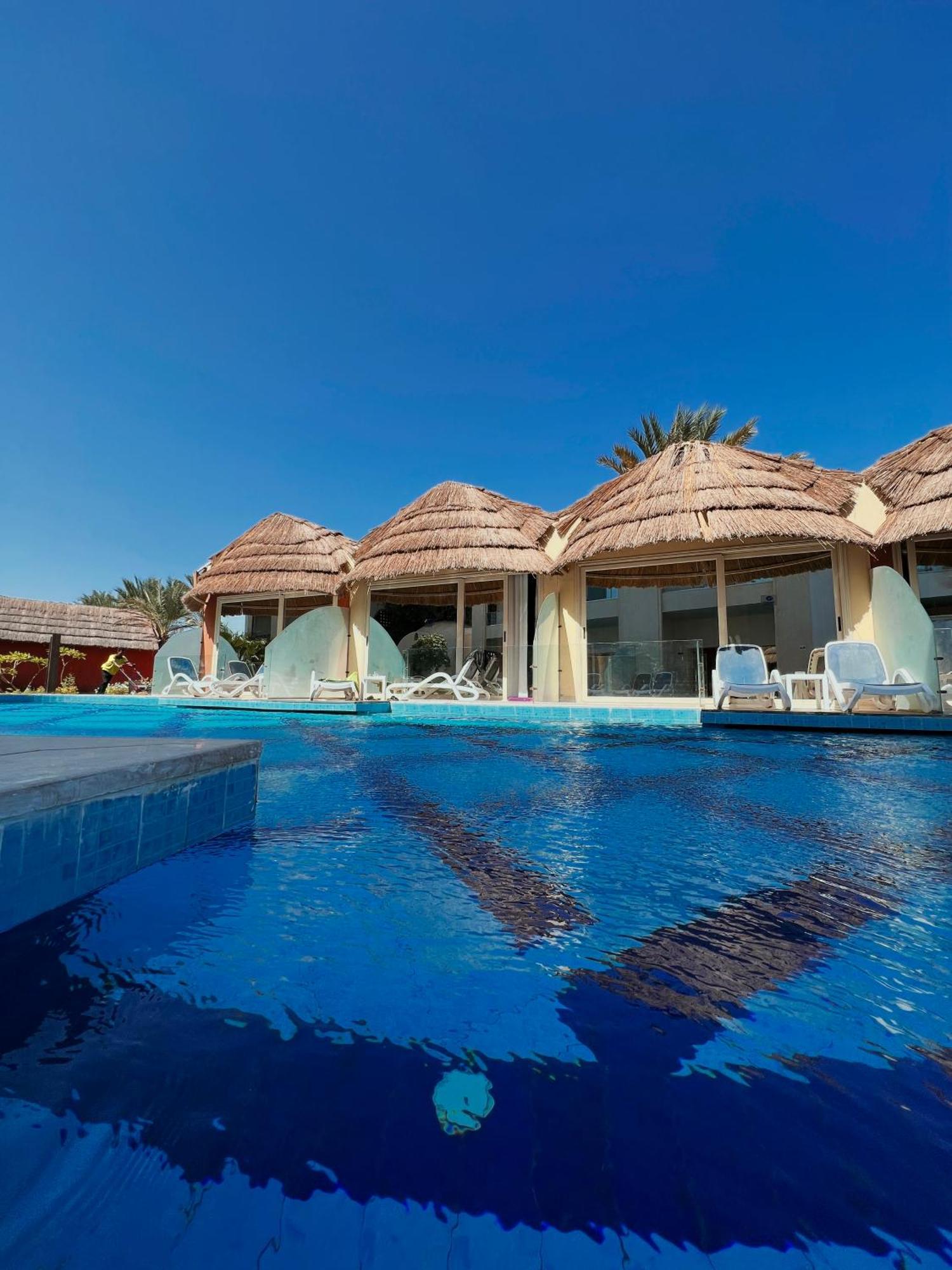Pool Bungalow