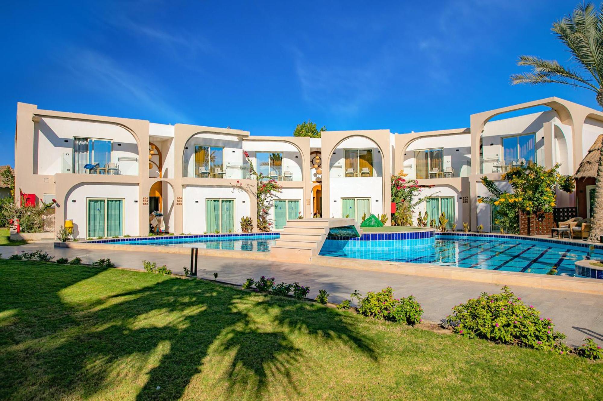 Pool Bungalow
