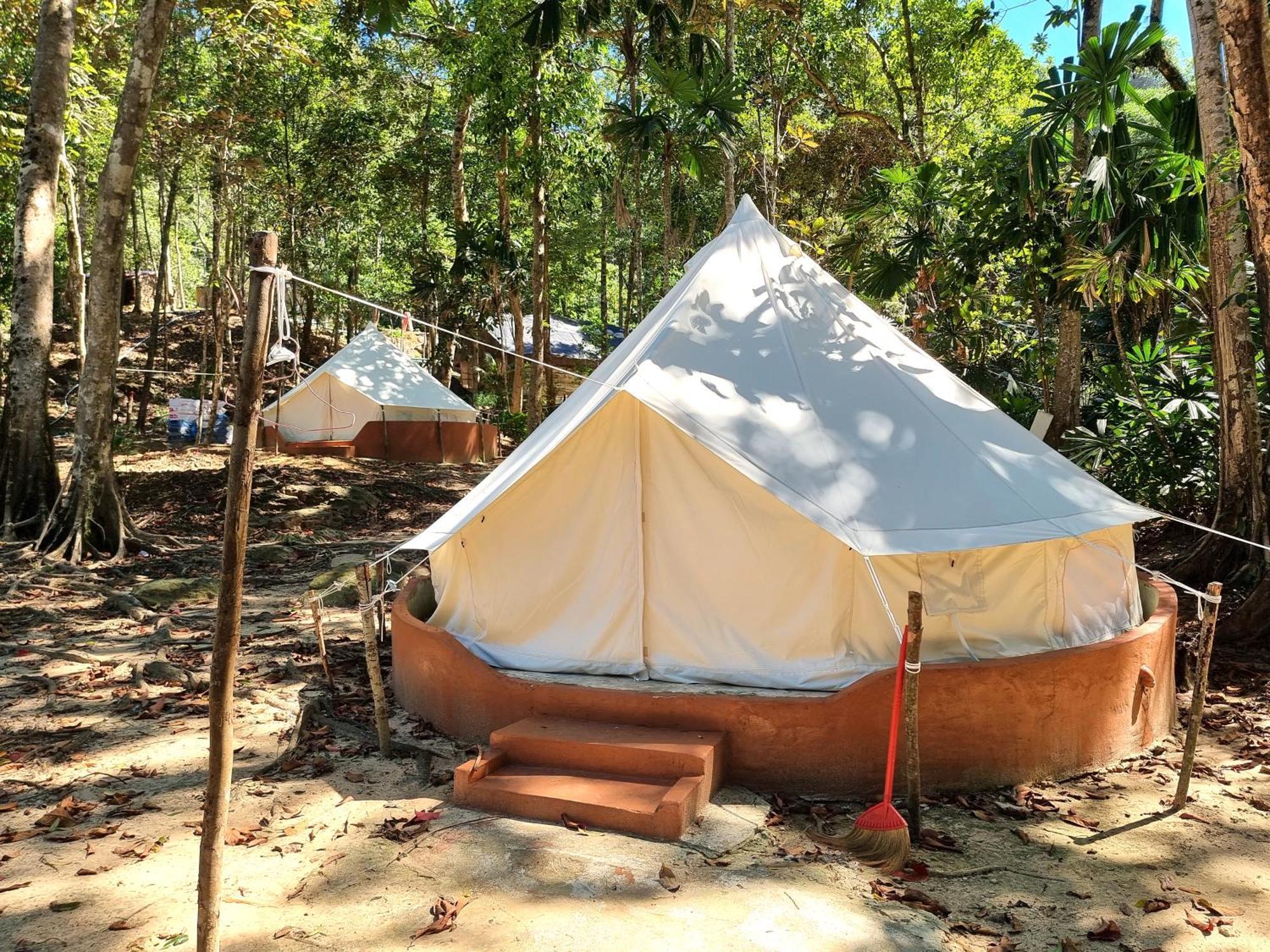 Tent,1529925130:JPEG