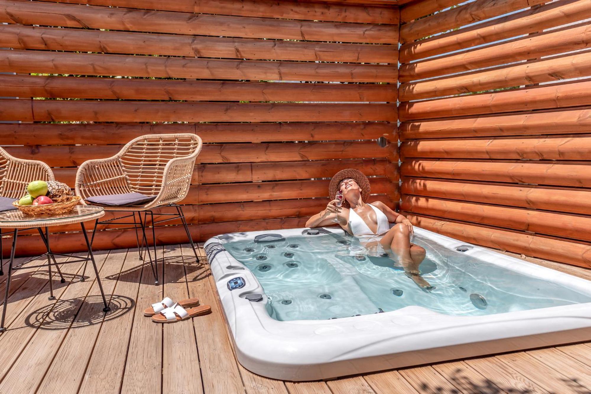 Superior Double Room external Whirlpool