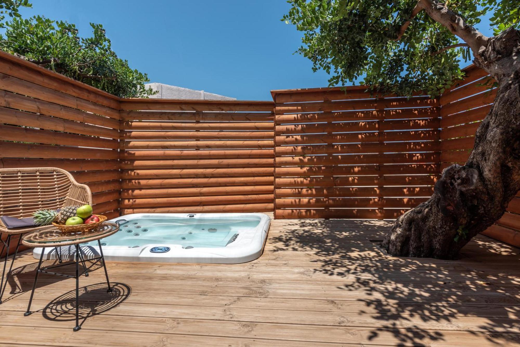 Superior Double Room external Whirlpool
