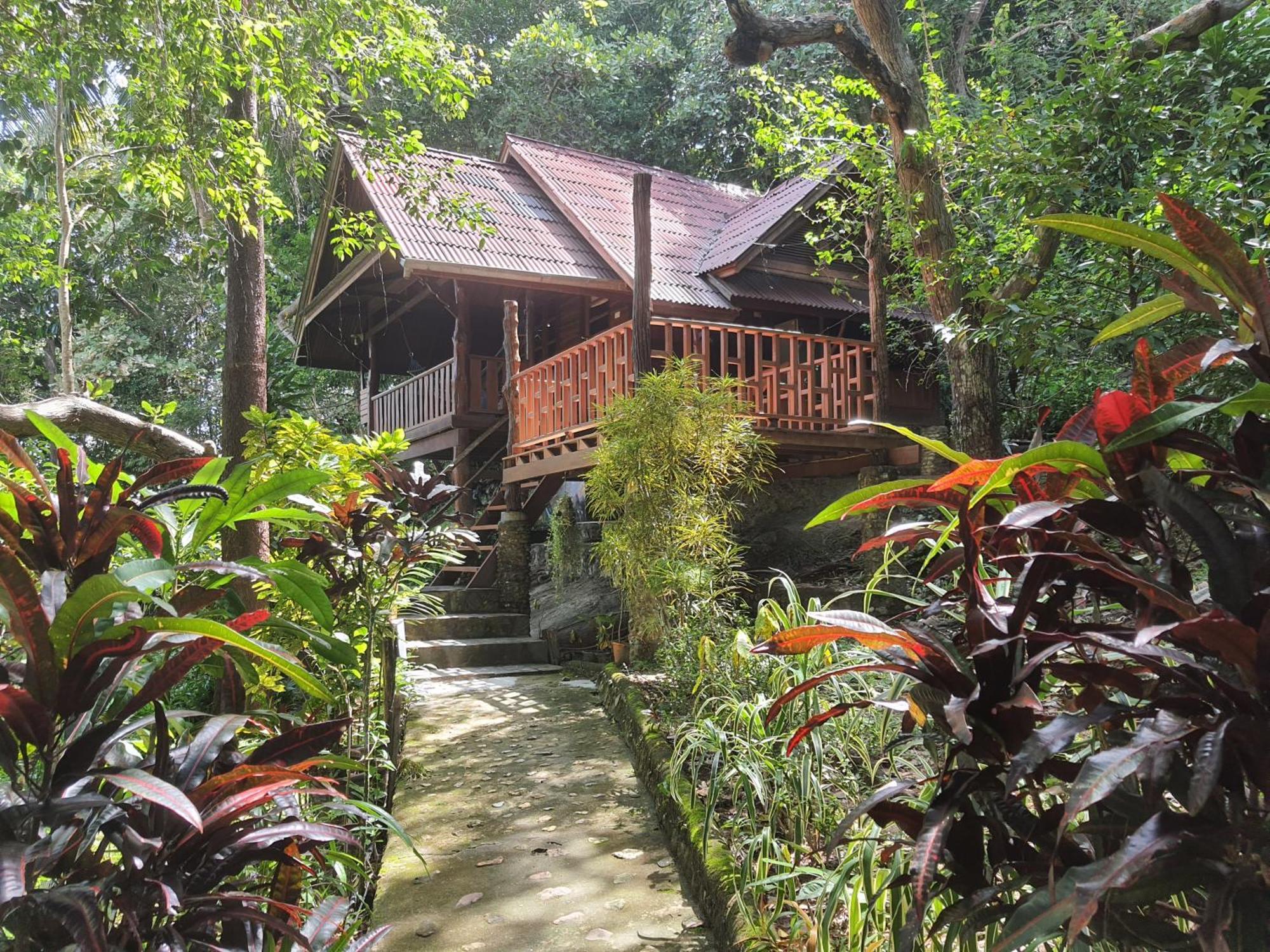 Deluxe Bungalow Sea View AC Room