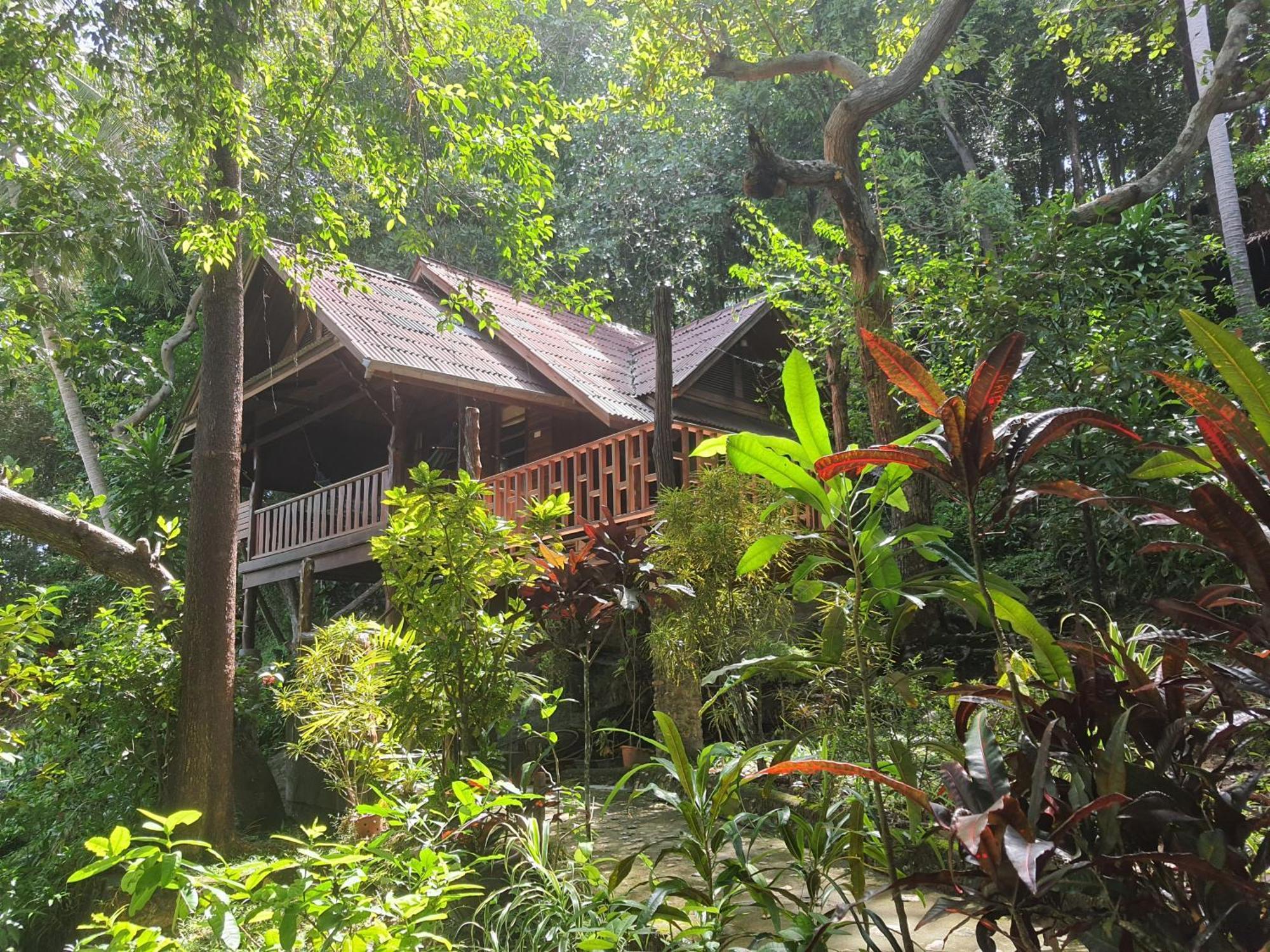 Deluxe Bungalow Sea View AC Room