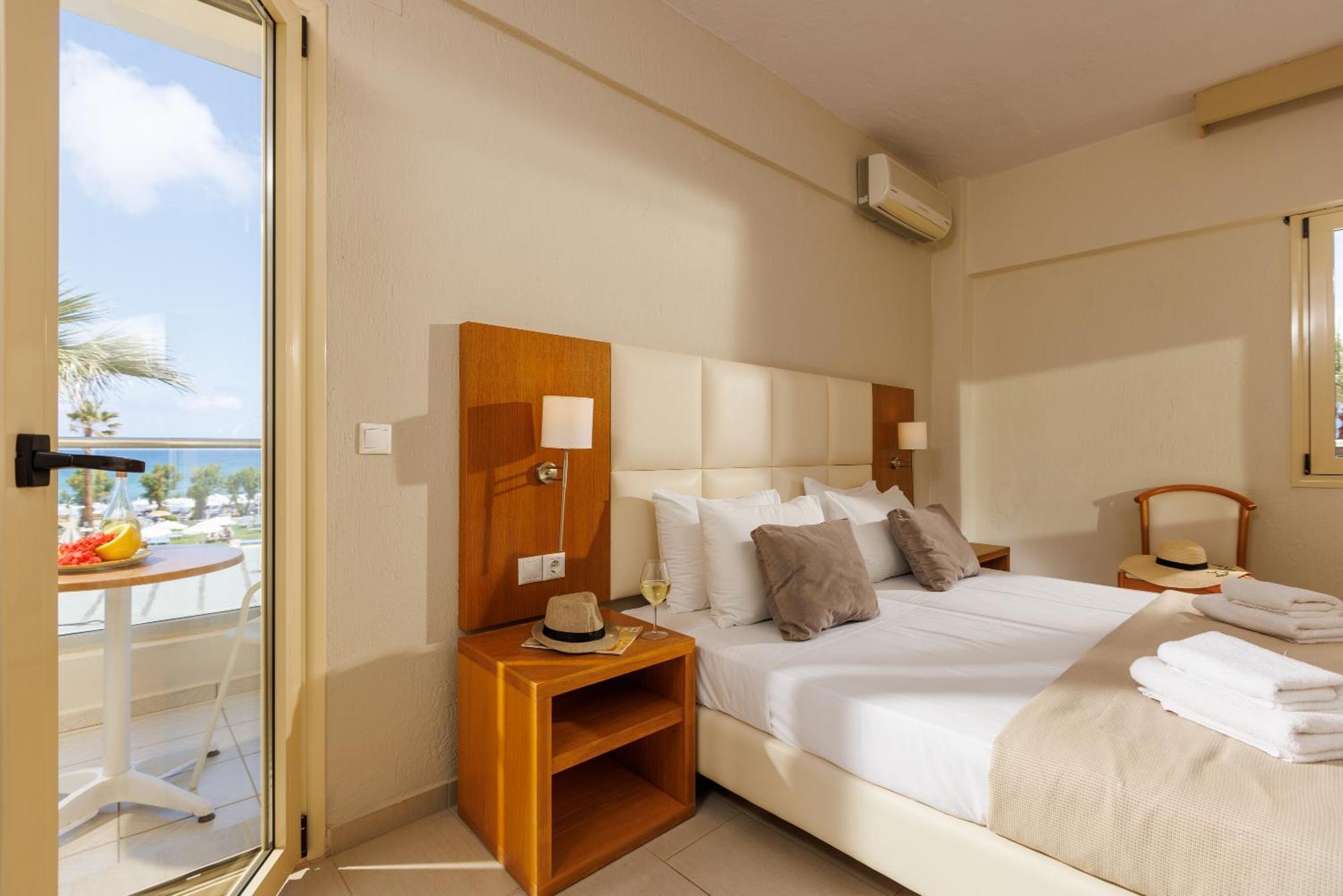 Double or Twin Room Sea View