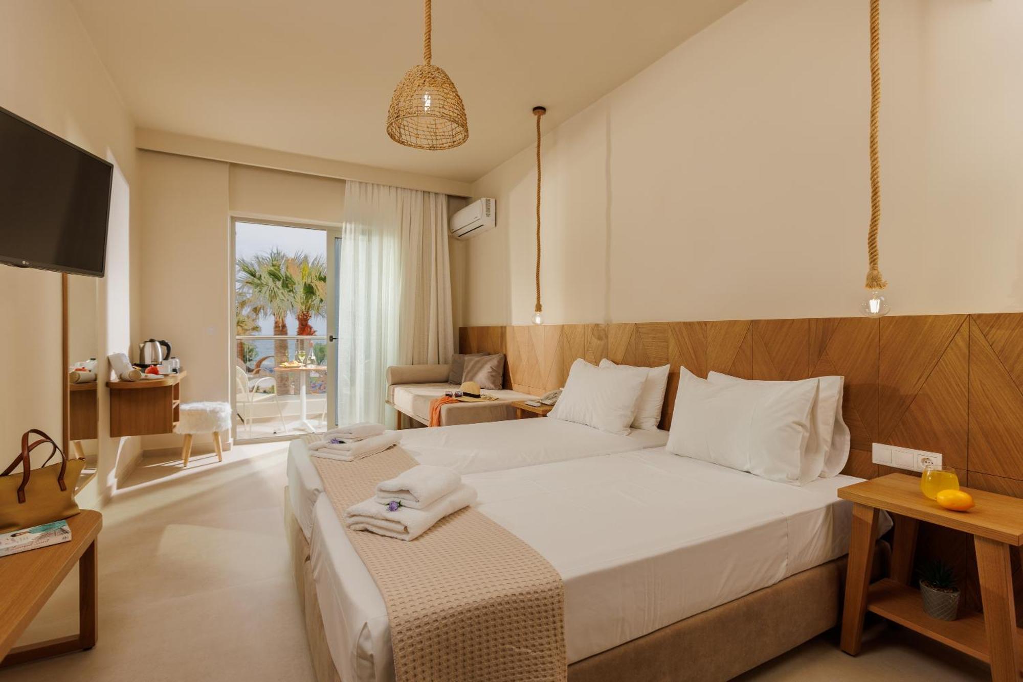 Double or Twin Room Sea View