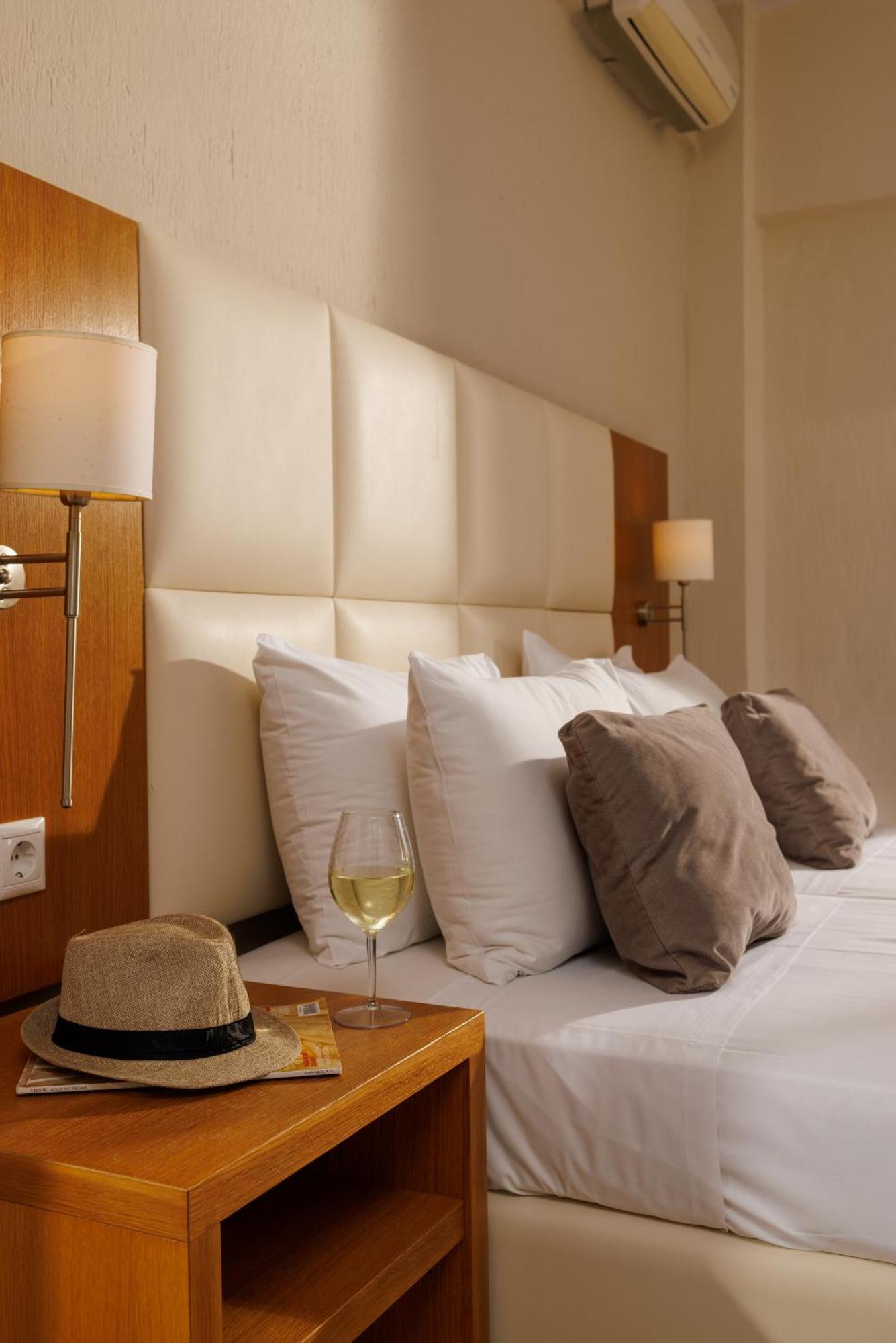 Double or Twin Room Sea View