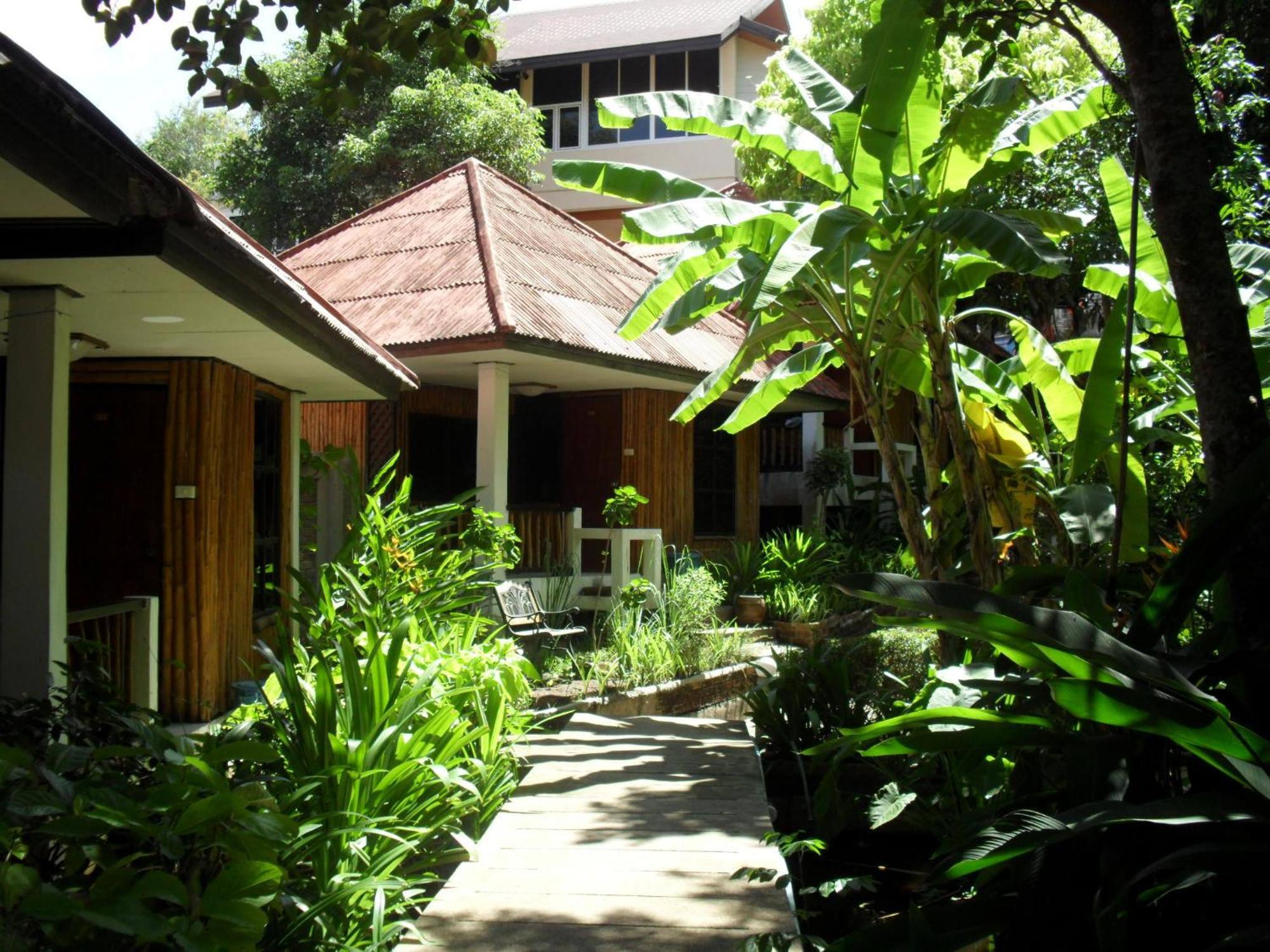 Bungalow Garden View