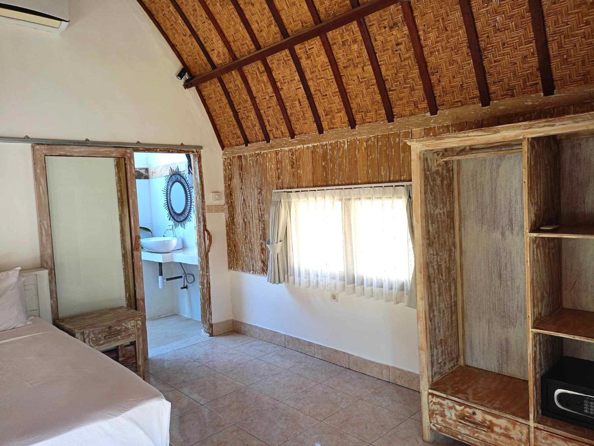 Bungalow with Garden View