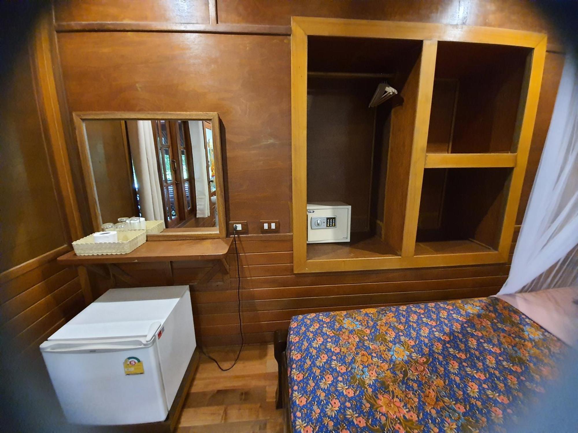 Deluxe Bungalow Sea View AC Room