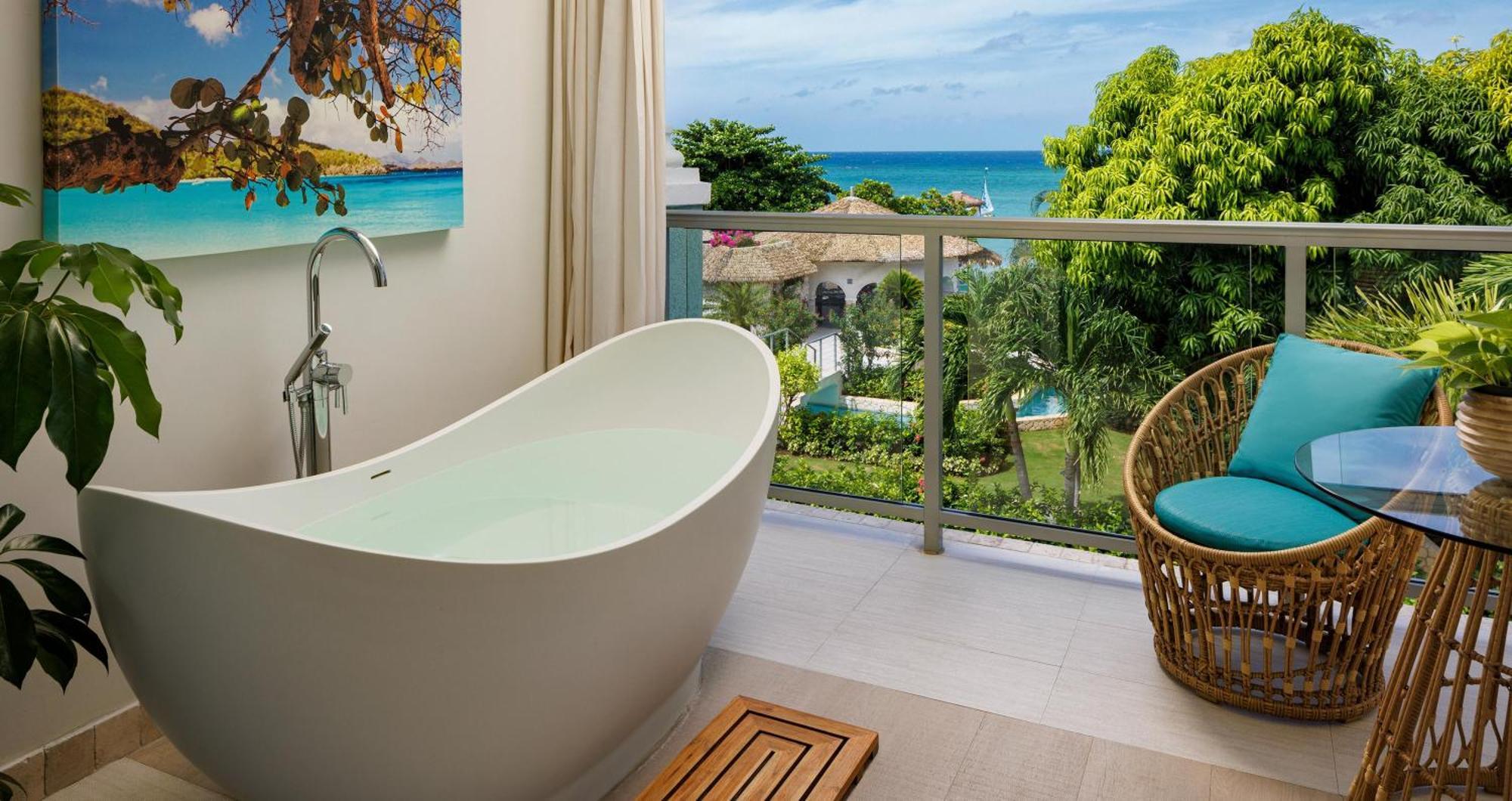 Crystal Lagoon Honeymoon Oceanview One-Bedroom Butler Suite Balcony Tranquility Soaking Tub,1645689885:JPEG