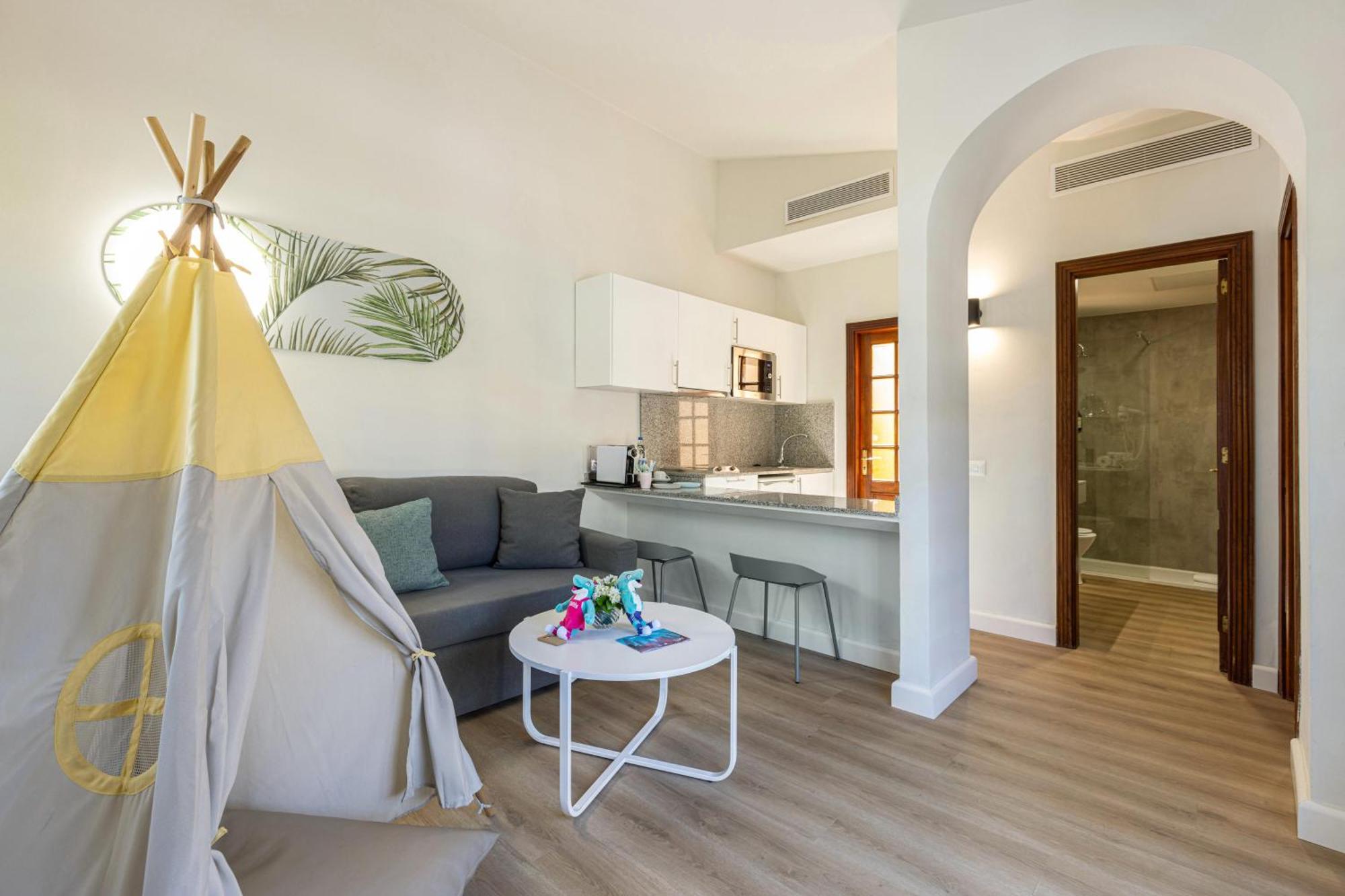 One-Bedroom Family Bungalow Pool View