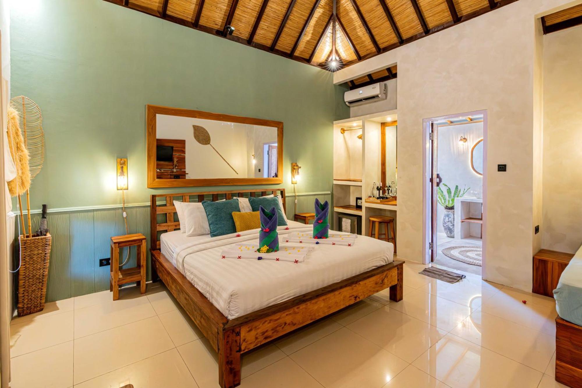 King Room Pool View