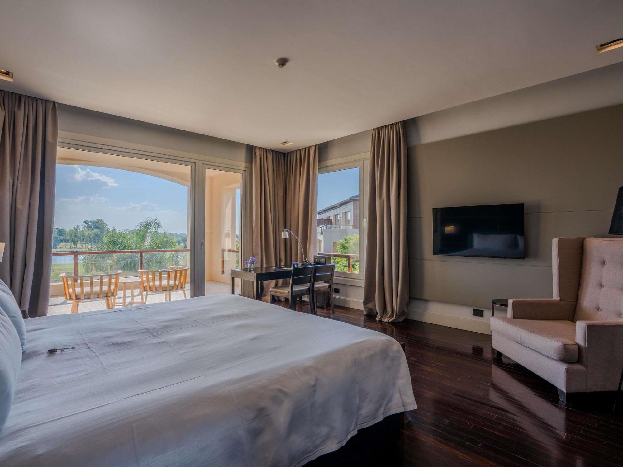 Deluxe King Room