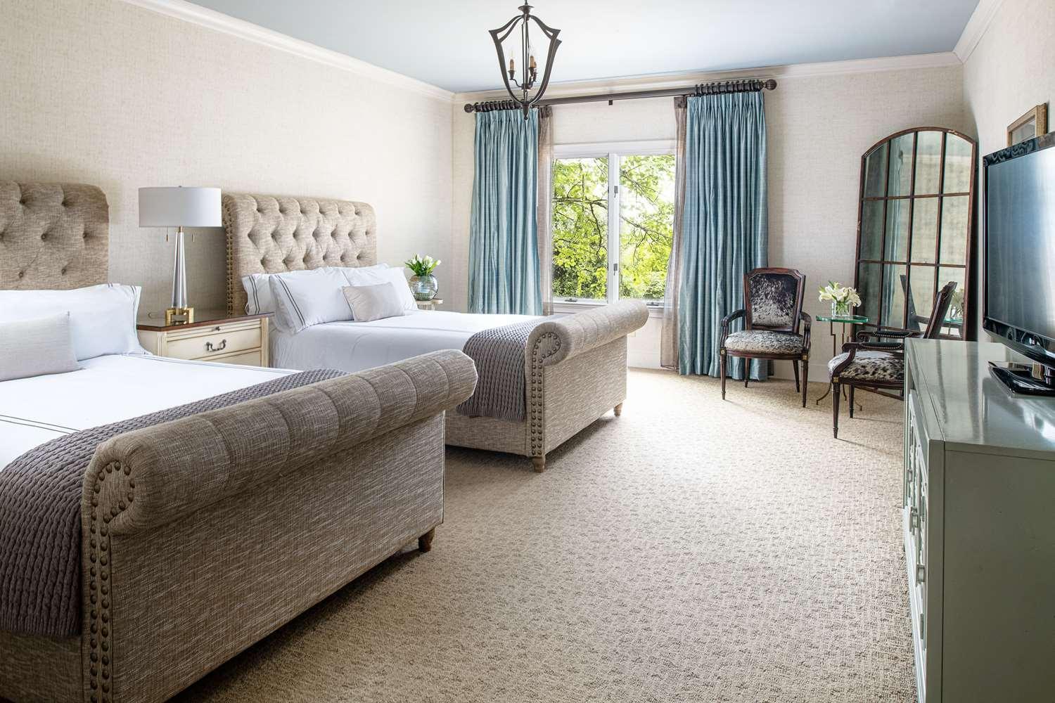 Queen Room with Spa Bath