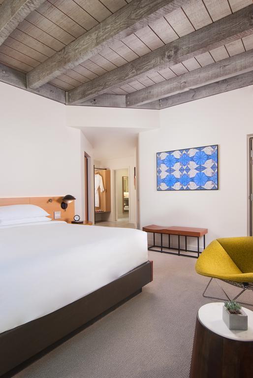 Premium Bungalow with King Bed,461073480:JPEG
