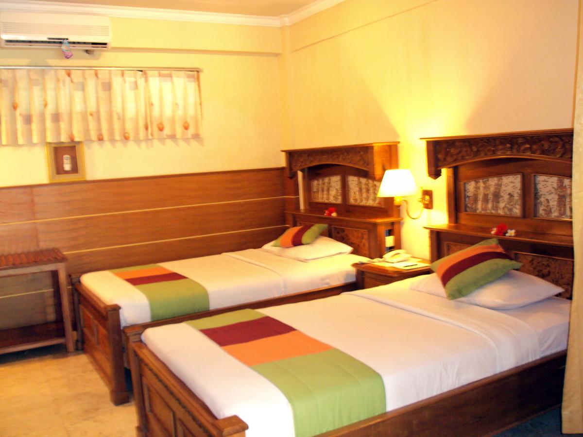 Deluxe Family Room