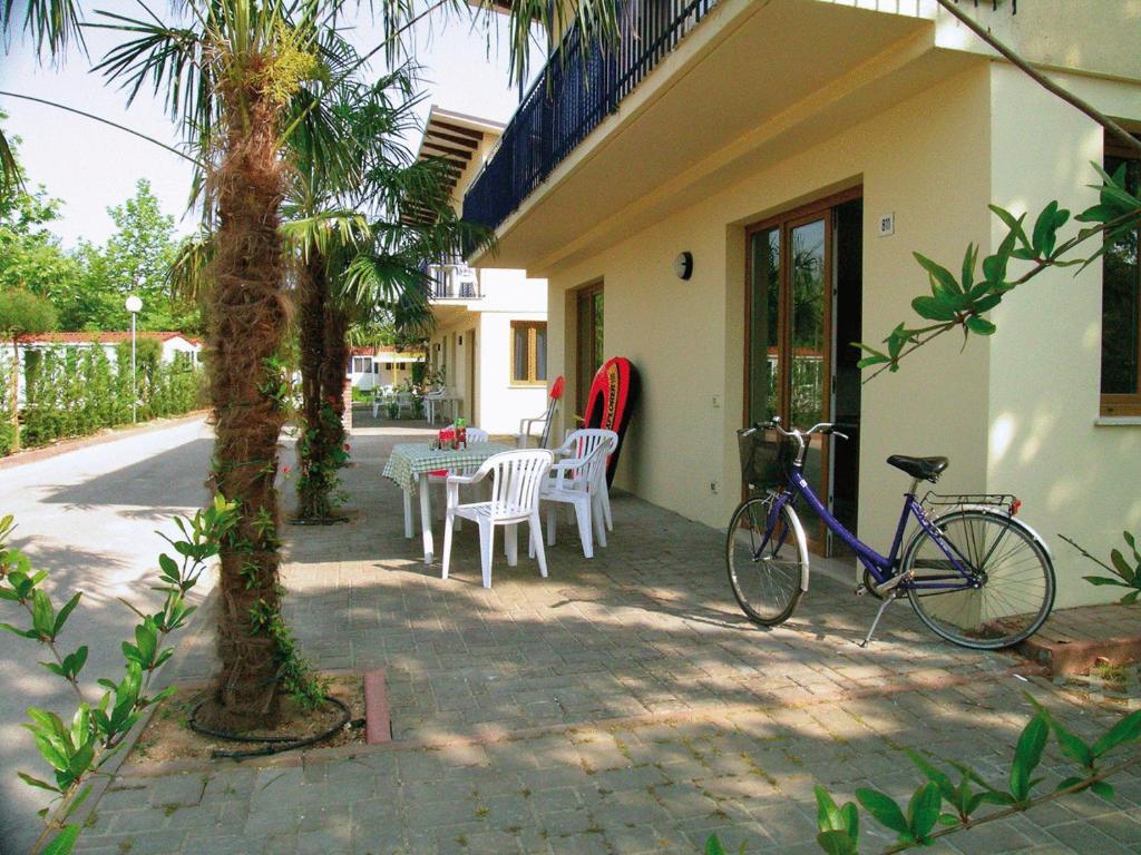 Large One-Bedroom Apartment,109959063:JPEG