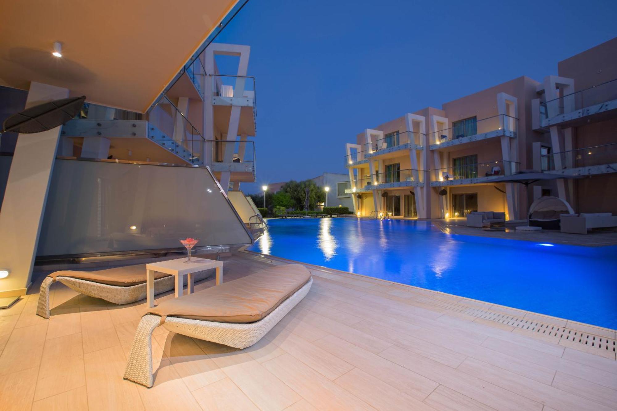 Suite with Shared Pool,1123421454:JPEG