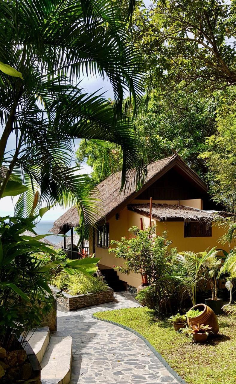 Deluxe Bungalow with Hill Sea View
