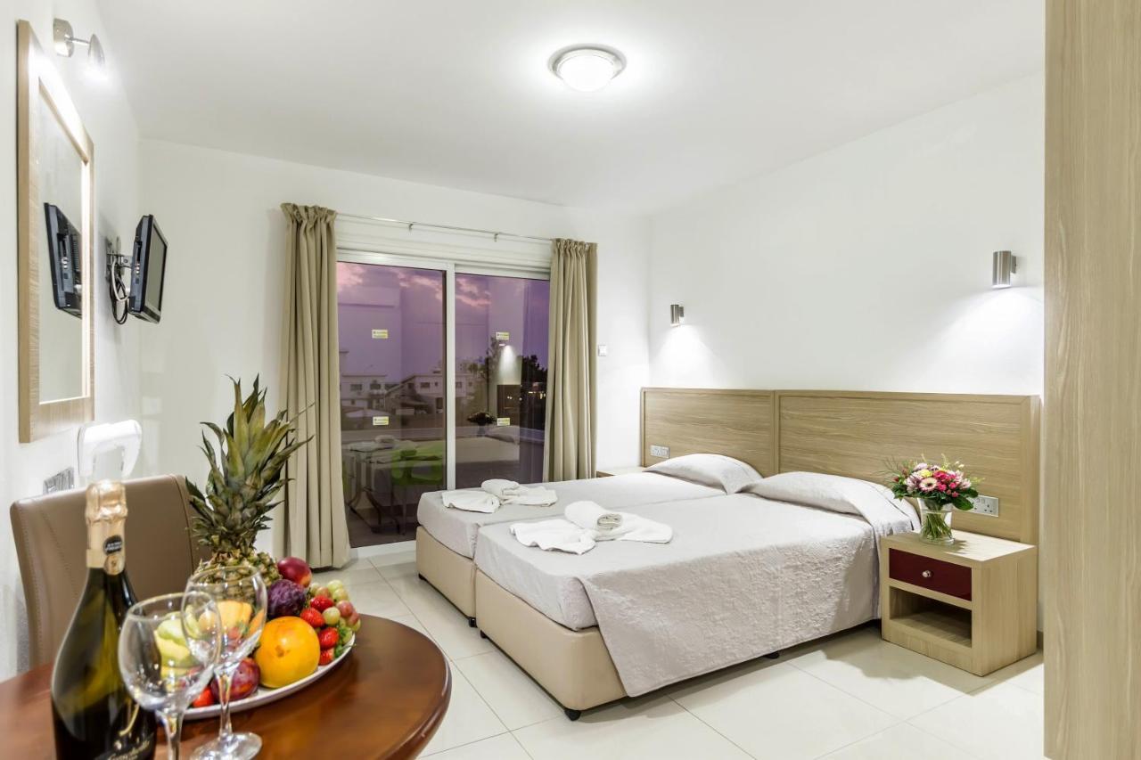 Superior Studio,784412283:JPEG