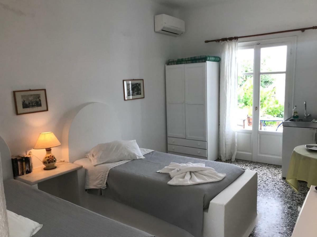 Studio (2 Adults)