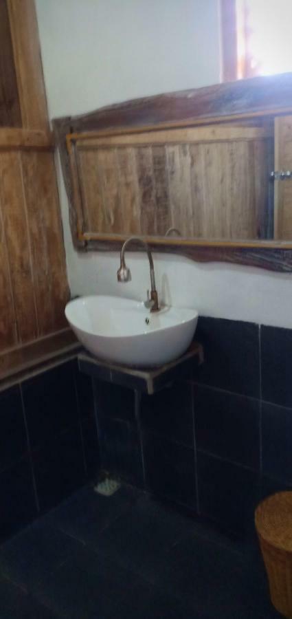 Deluxe Double Room with Side Sea View