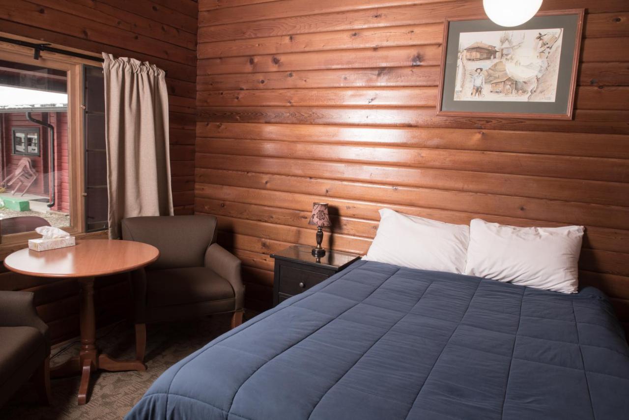 Standard Queen Room