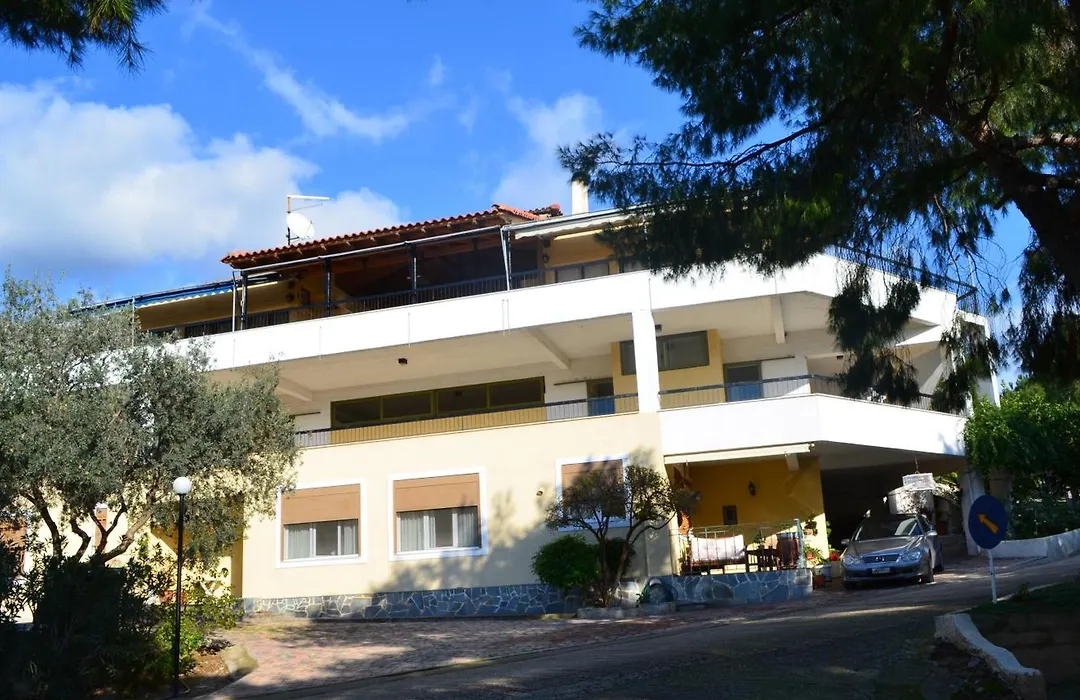 Chrissa Camping Rooms & Bungalows-1