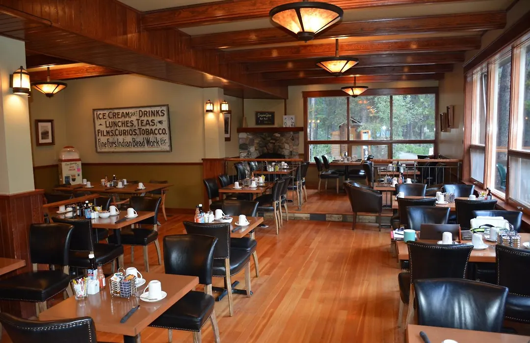 Johnston Canyon Lodge & Bungalows-1