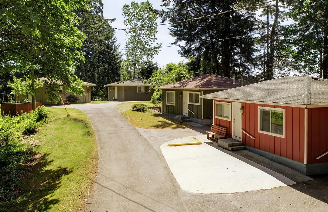Malahat Bungalows Motel-1