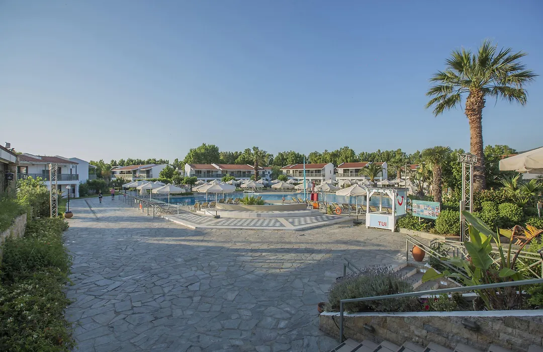 Golden Coast Hotel & Bungalows-1