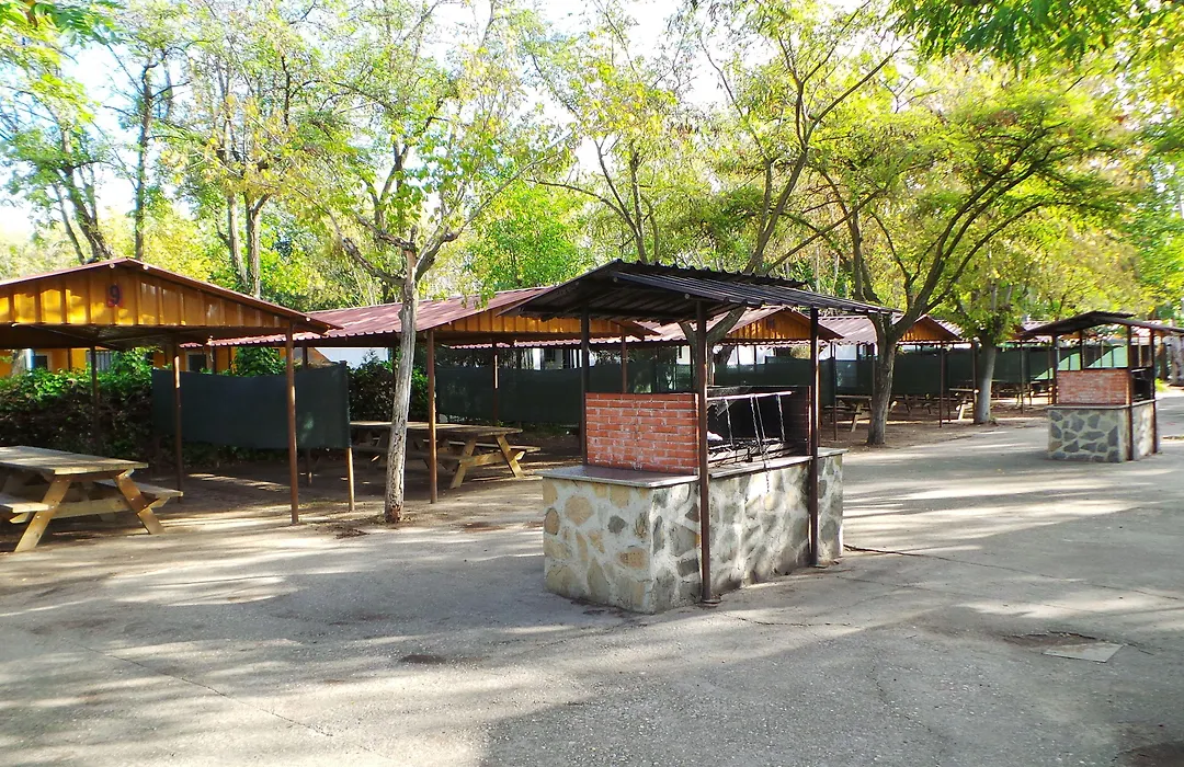 Bungalows Camping Alpha Madrid-1