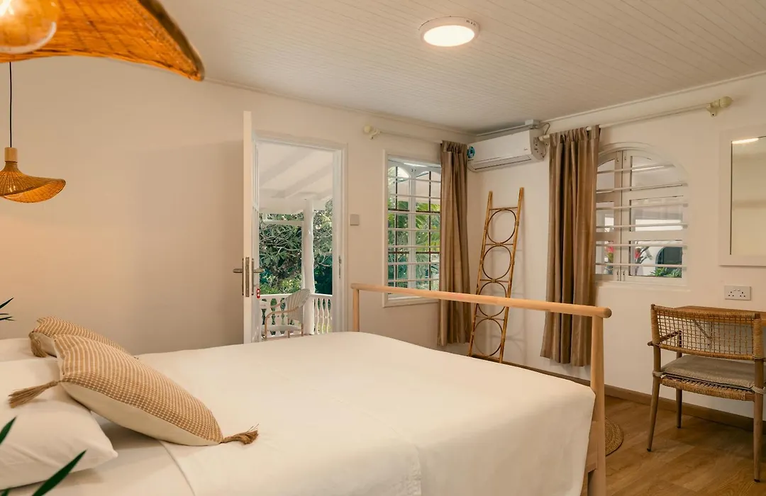Beau Vallon Bungalows-1