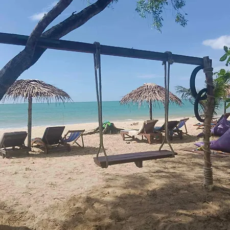 Pranee Beach Bungalows-3