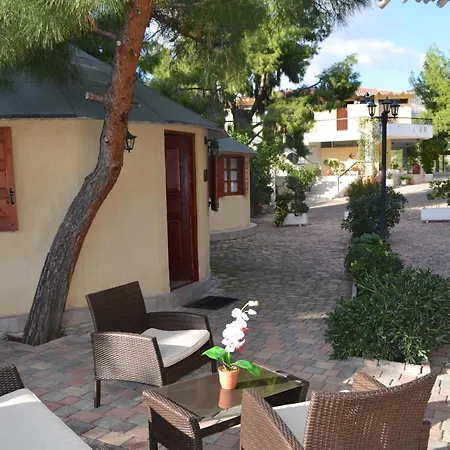 Chrissa Camping Rooms & Bungalows-3