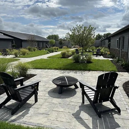 Big Cat Bungalows At The Haven - Lion 2-3
