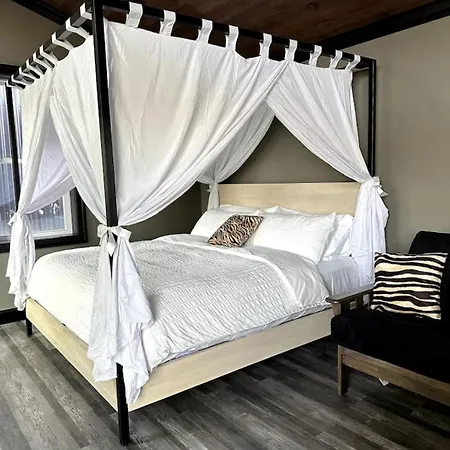Big Cat Bungalows At The Haven - Tiger 3-3