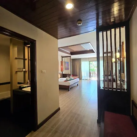 Hotel And Beach Bungalow At Lanta Resort-3