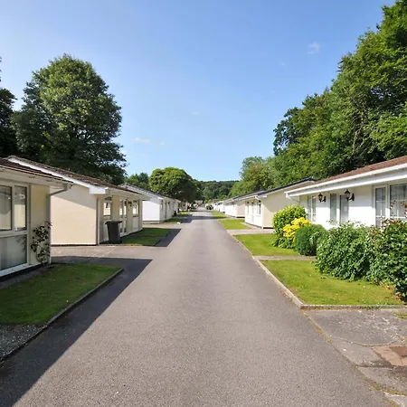 4 Rosecraddoc Lodge Holiday Bungalows-2