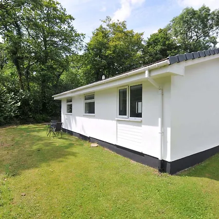 4 Rosecraddoc Lodge Holiday Bungalows-3