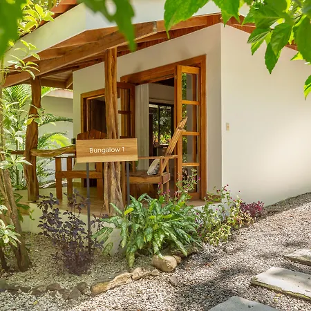 Makanas Beach Bungalows-3