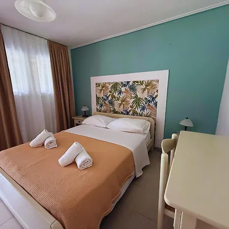 Chrissa Camping Rooms & Bungalows-3
