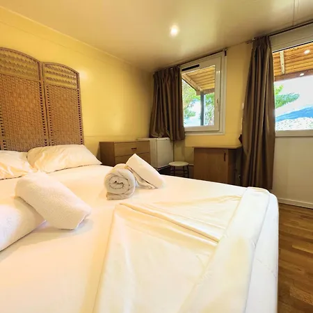 Chrissa Camping Rooms & Bungalows-2
