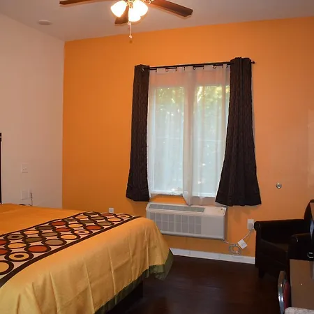 Texas Bungalows Hotel & Suites-3