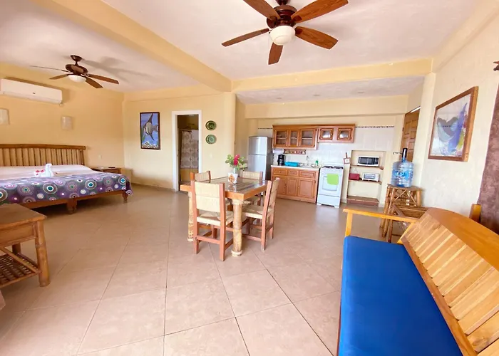 Bungalows La Madera Zihuatanejo